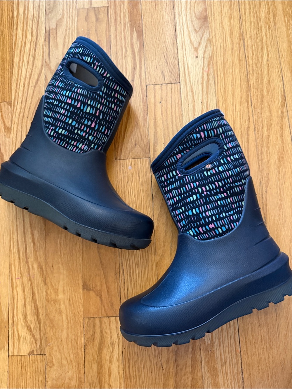 Bogs sz 3 Kids Navy Waterproof Rain Boots with Multicolor Detail NWOT new cond